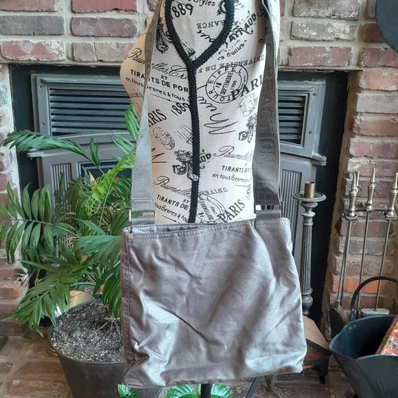 Kennith Cole Reaction Silver Cross body Bag - Picture 9 of 11